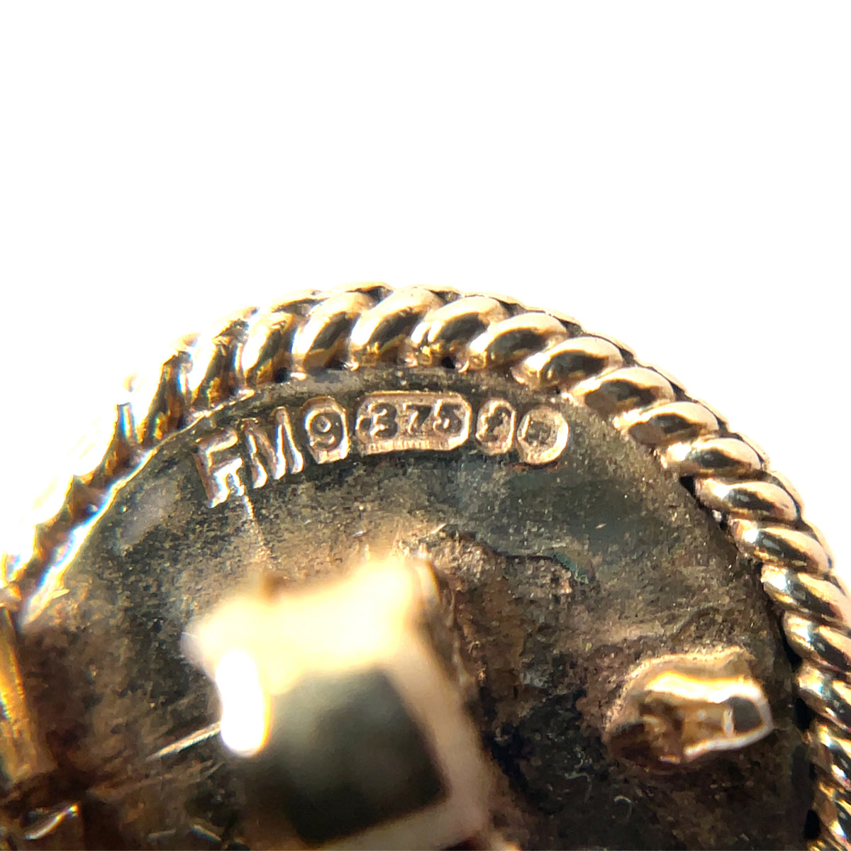 9ct Yellow Gold Wedding Cake Reveal Charm