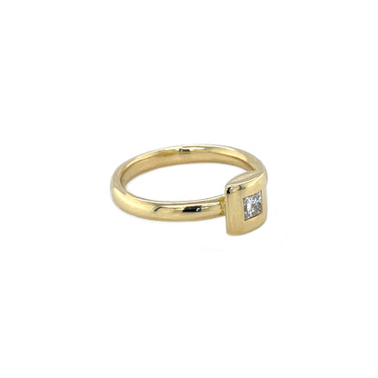18ct Yellow Gold Princess-Cut Diamond Rubover Ring (Q)