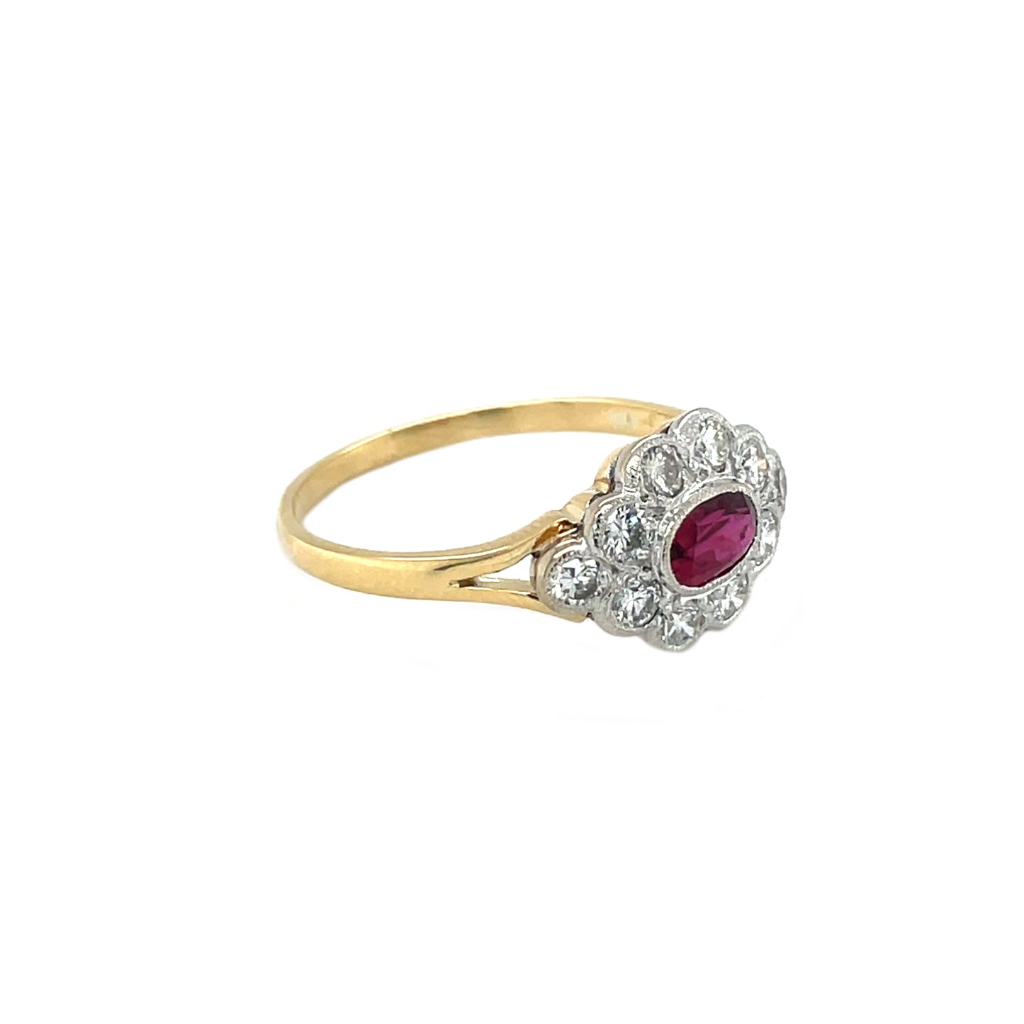 18ct Yellow Gold Oval-Cut Ruby & Diamond Horizontal Cluster Ring (Y)