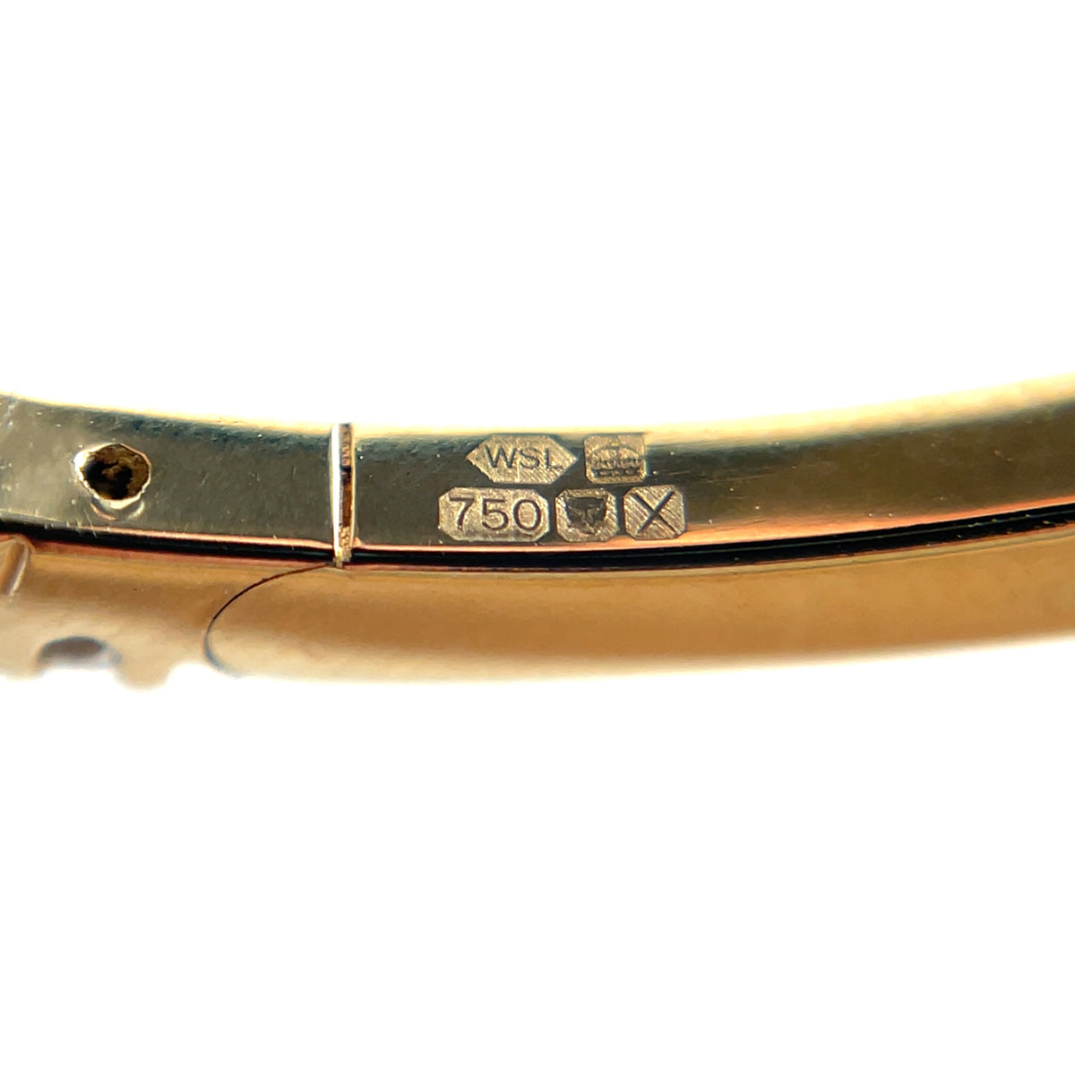 18ct Yellow Gold Diamond Oval Bangle