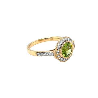 18ct Yellow Gold Peridot & Diamond Cluster Ring (N)