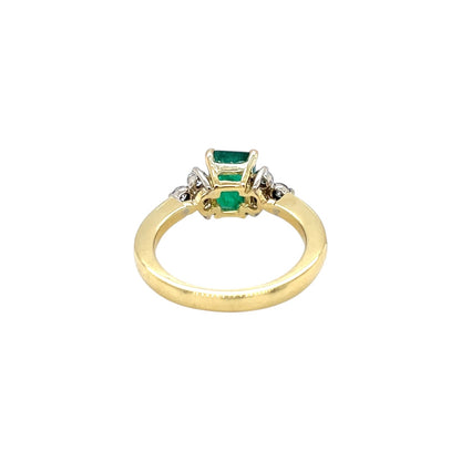 18ct Yellow Gold Emerald & Diamond Ring (I1/2)