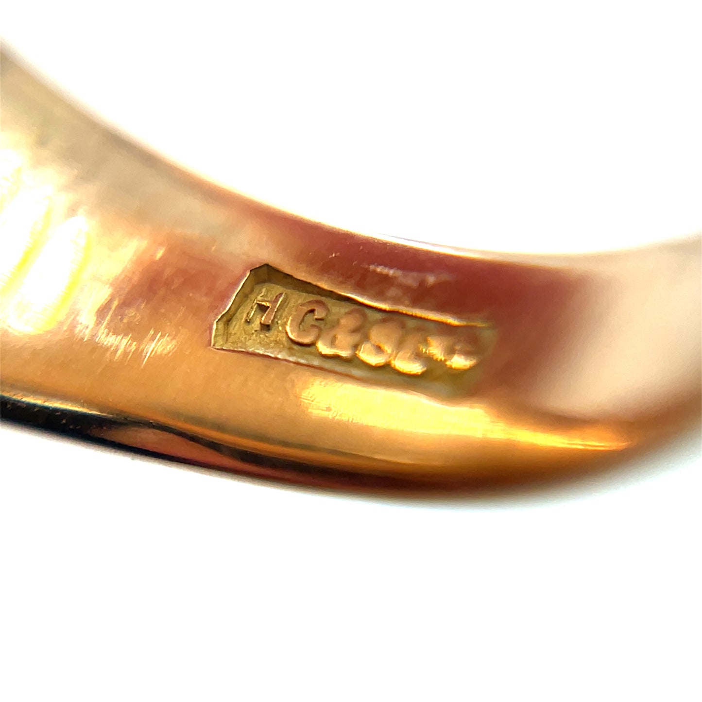 18ct Yellow Gold Crest-Engraved Signet Ring (Q)