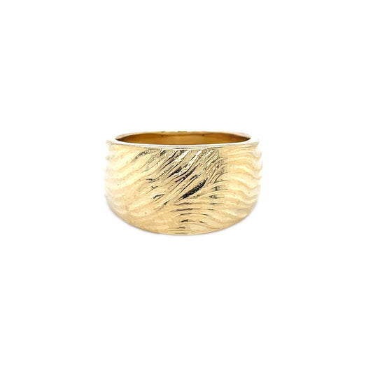 9ct Yellow Gold Engraved Domed Ring (O)
