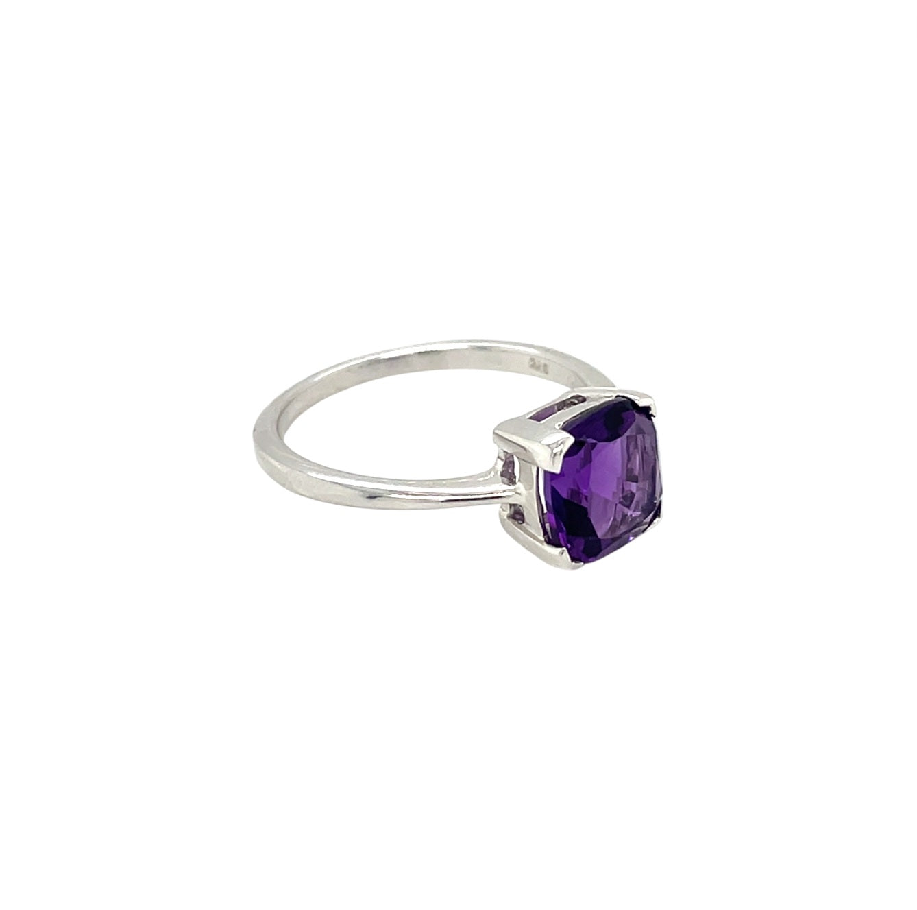 9ct White Gold Cushion Cut Amethyst Ring (N)