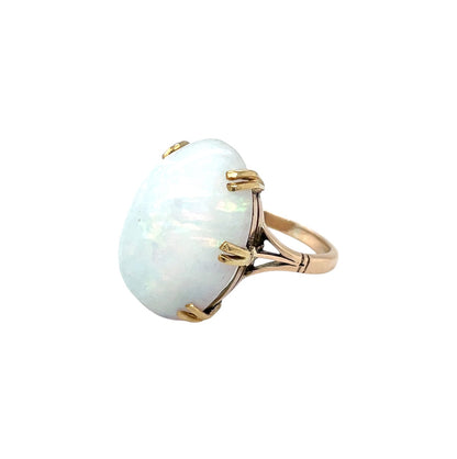18ct Yellow Gold Sugar Loaf Opal Ring (L1/2)
