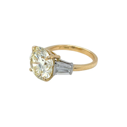 18ct Yellow Gold Round Brilliant Cut Diamond Three Stone Ring (M)