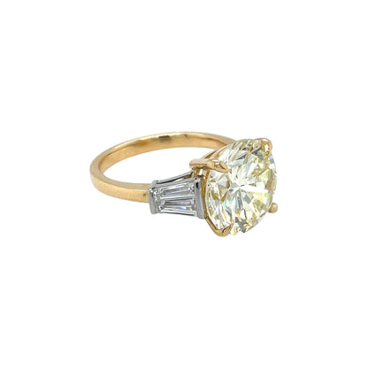 18ct Yellow Gold Round Brilliant Cut Diamond Three Stone Ring (M)