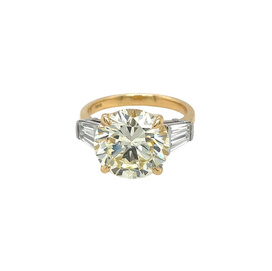18ct Yellow Gold Round Brilliant Cut Diamond Three Stone Ring (M)