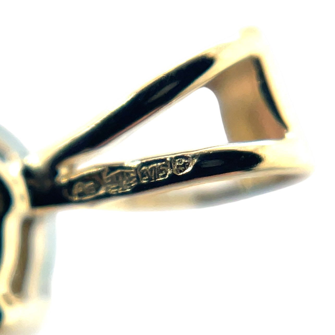 9ct Yellow Gold Oval Peridot Pendant