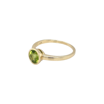 9ct Yellow Gold Round Peridot Rubover Ring (O)