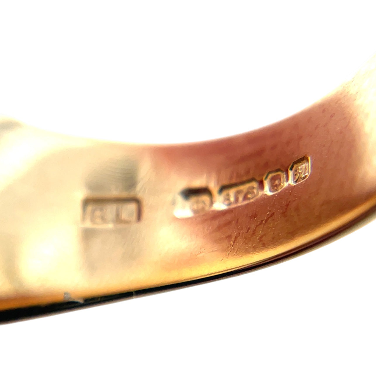9ct Yellow Gold Hand Engraved Signet Ring (R1/2)