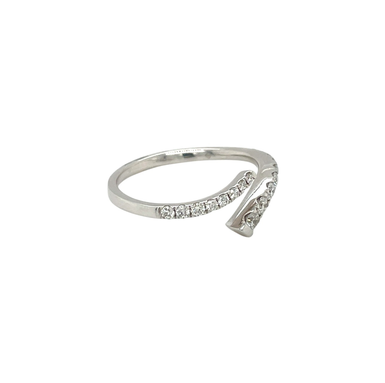 18ct White Gold Diamond X Over Ring (N1/2)