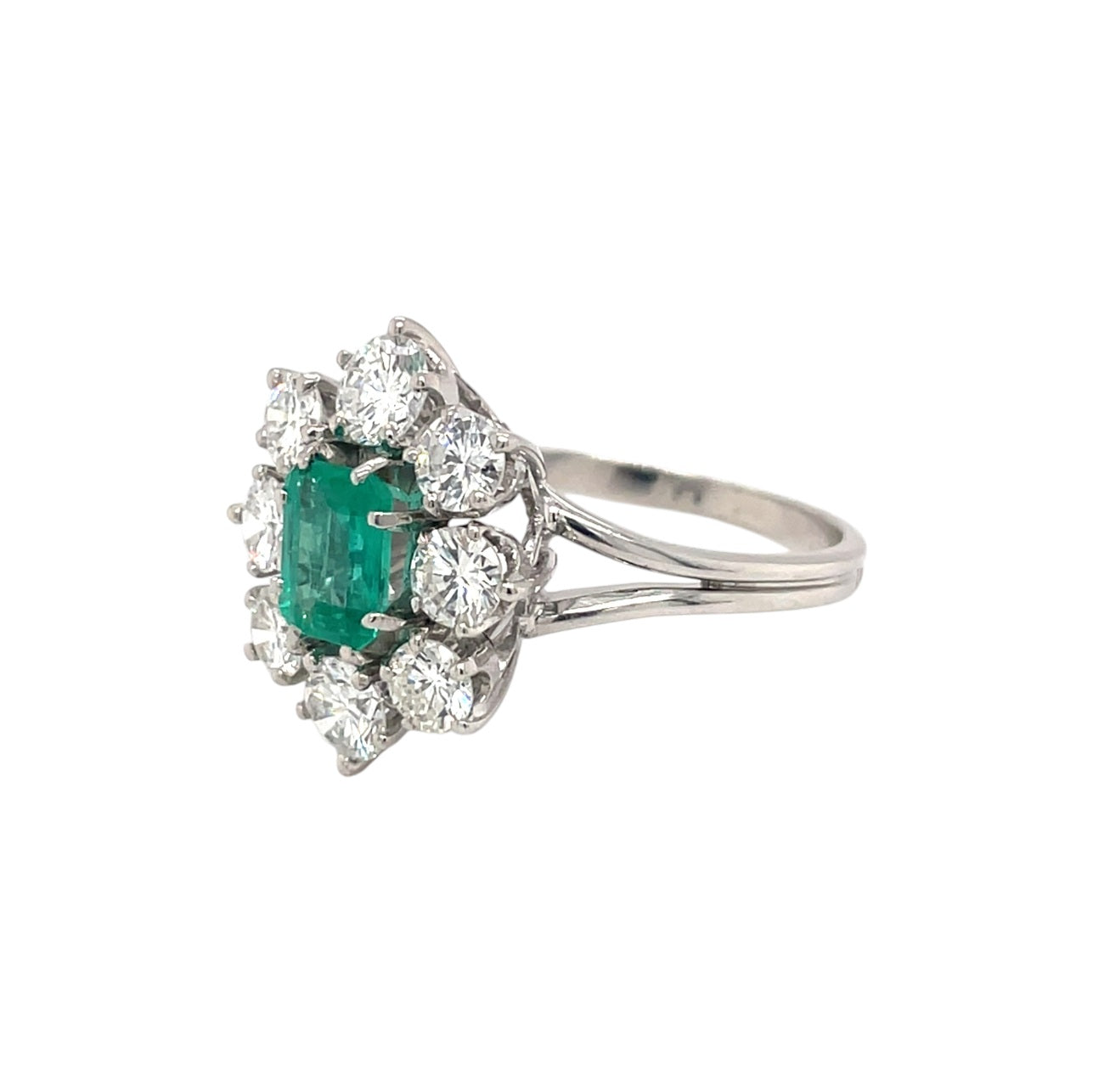 18ct White Gold Emerald & Diamond Cluster Ring (T)