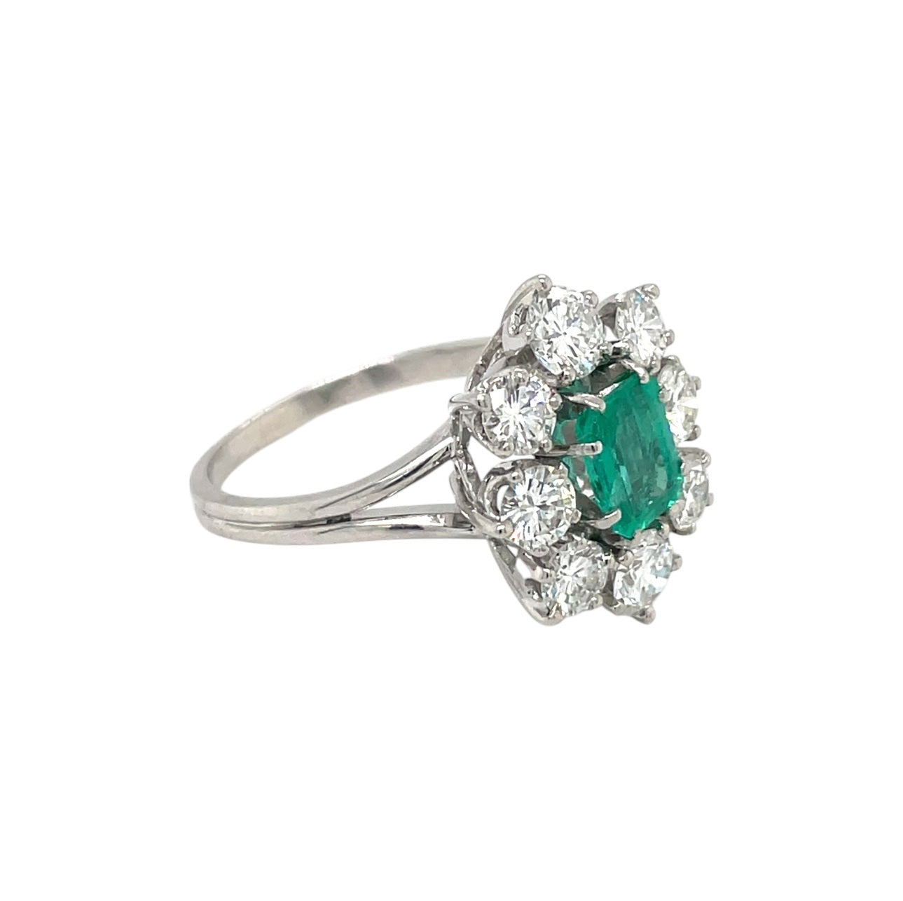 18ct White Gold Emerald & Diamond Cluster Ring (T)