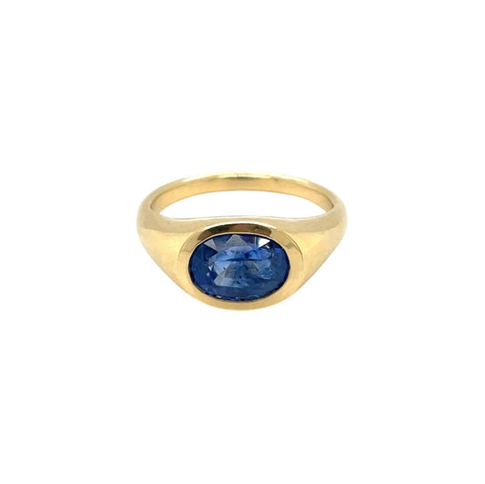 18ct Yellow Gold Oval Cut Sapphire Ring (N)