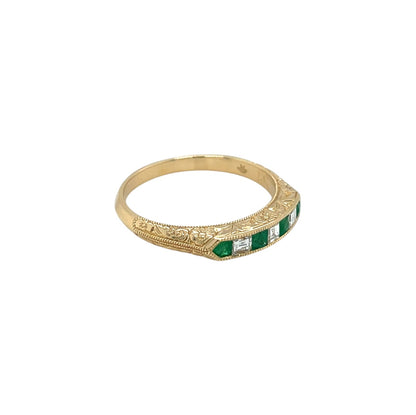 18ct Yellow Gold Emerald & Diamond Engraved Ring (N)