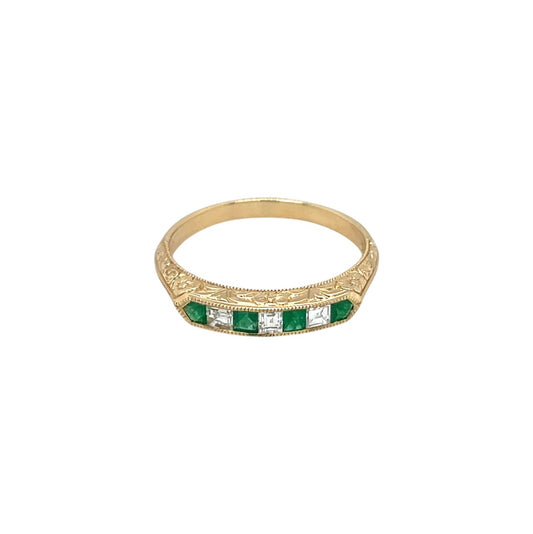 18ct Yellow Gold Emerald & Diamond Engraved Ring (N)