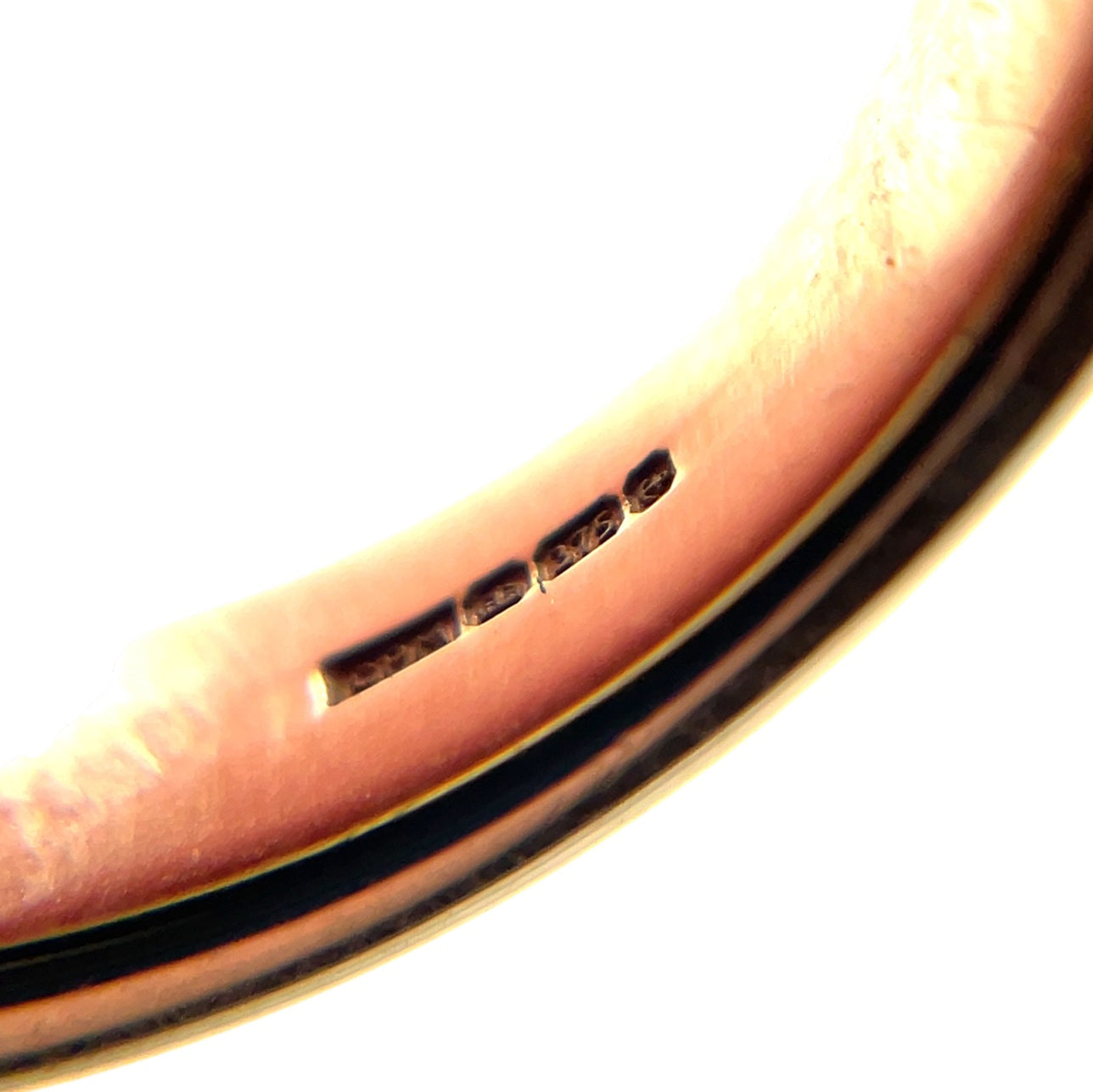 9ct Yellow Gold Engraved Oval Signet Ring (Q)