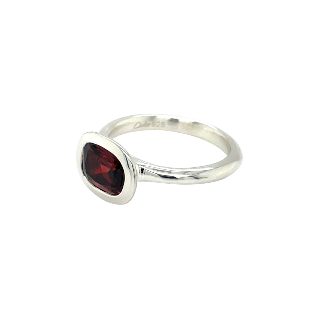 Silver Oval Garnet Ring (O)