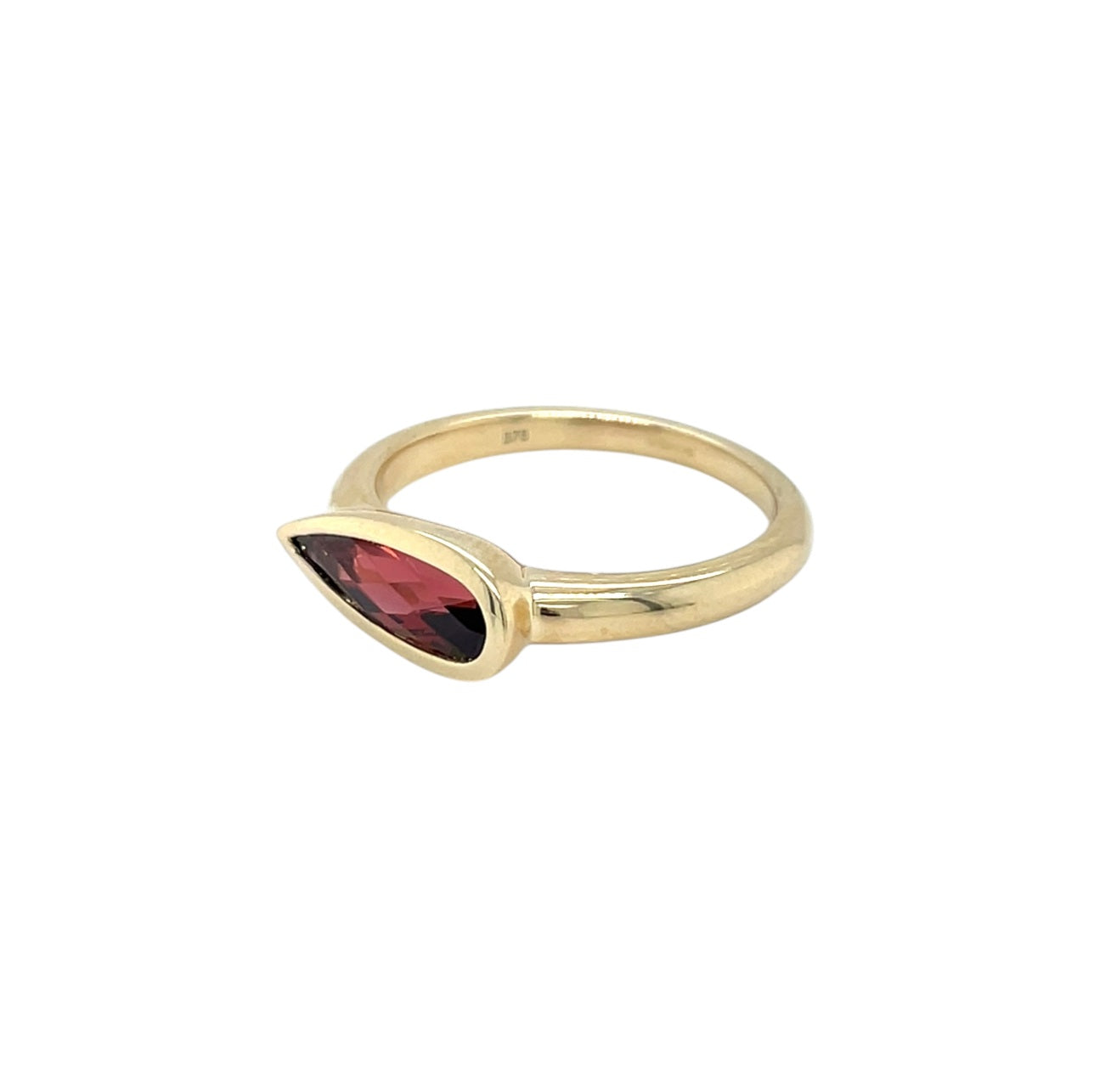 9ct Yellow Gold Pear Cut Garnet Ring (N)