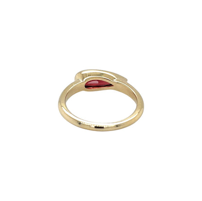 9ct Yellow Gold Pear Cut Garnet Ring (N)
