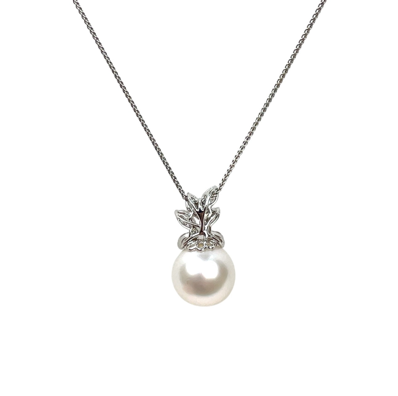 18ct White Gold South Sea Pearl & Diamond Pendant & Chain (19.5")