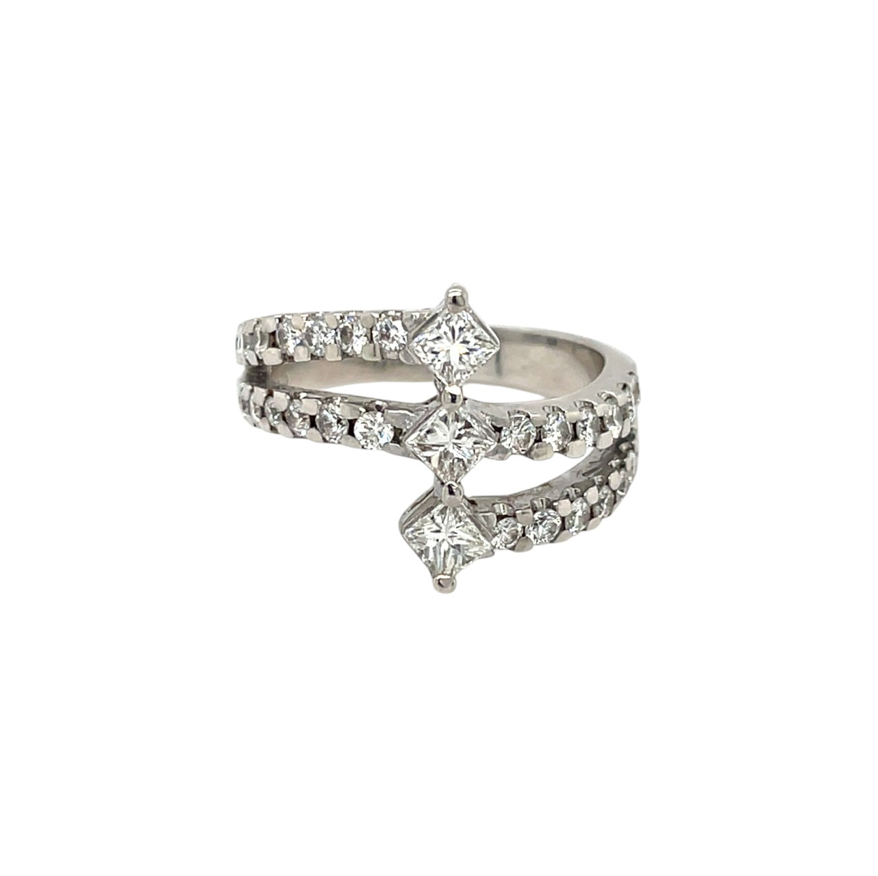 18ct White Gold Three Strand Diamond Dress Ring (P)