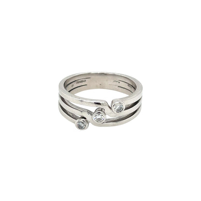 18ct White Gold Three Stone Diamond Ring (L)