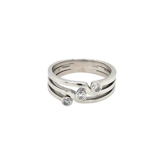 18ct White Gold Three Stone Diamond Ring (L)