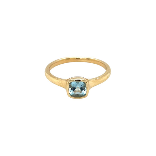 18ct Yellow Gold Rubover Set Cushion Cut Aquamarine Ring (N)