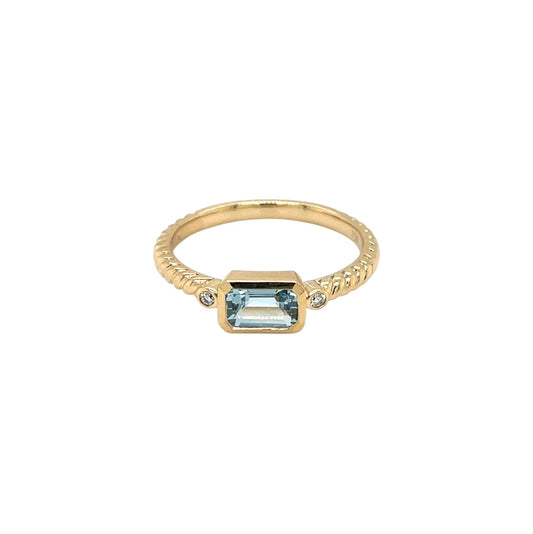 18ct Yellow Gold Aquamarine & Diamond Ring (M)