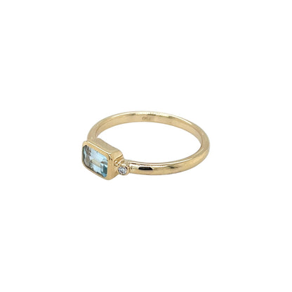18ct Yellow Gold Aquamarine & Diamond Ring (N)