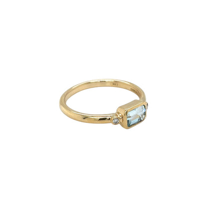 18ct Yellow Gold Aquamarine & Diamond Ring (N)
