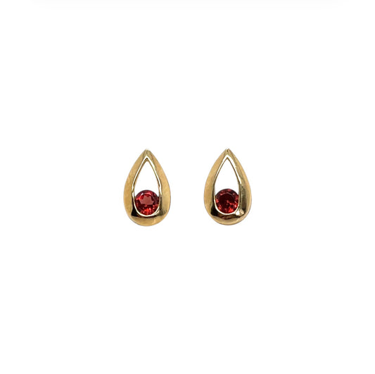 9ct Yellow Gold Garnet Teardrop Stud Earrings