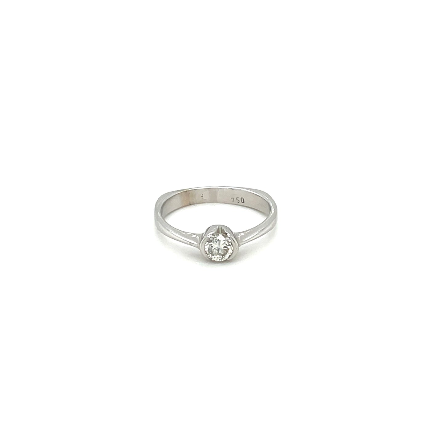 18ct White Gold Solitaire Diamond Ring