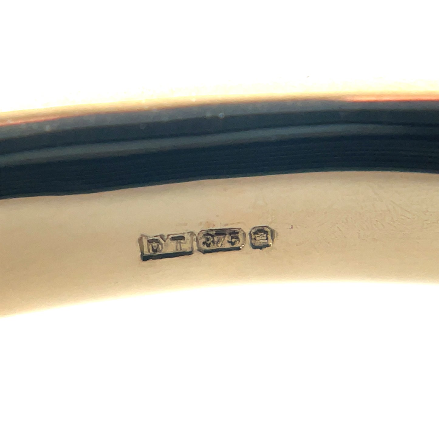9ct Yellow Gold Solid Hinged Bangle (60x50mm)