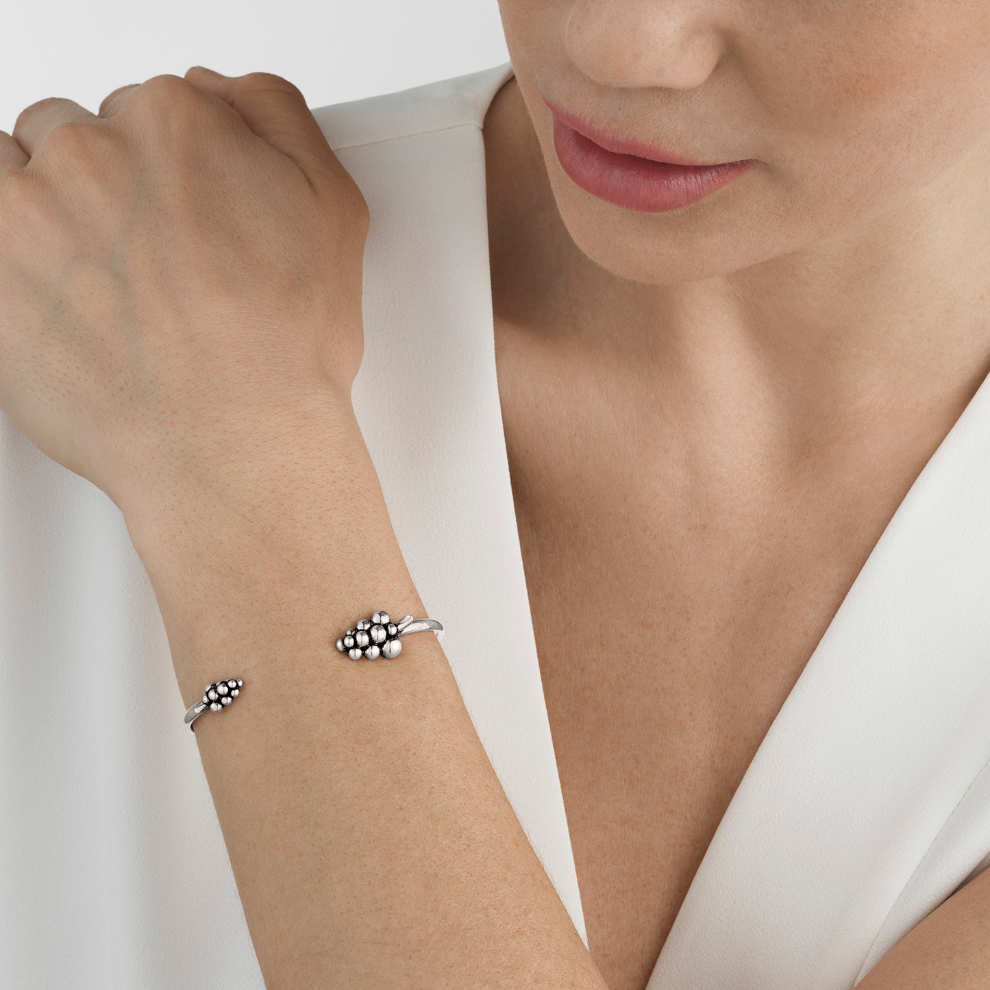 Silver Moonlight Grapes Bangle (M)