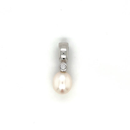 18ct White Gold Diamond & Pearl Pendant