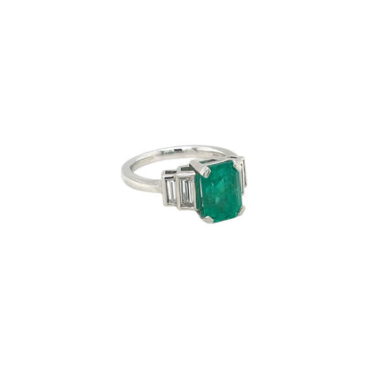 18ct White Gold Diamond and Emerald Ring (M)