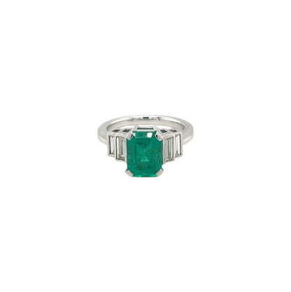 18ct White Gold Diamond and Emerald Ring (M)