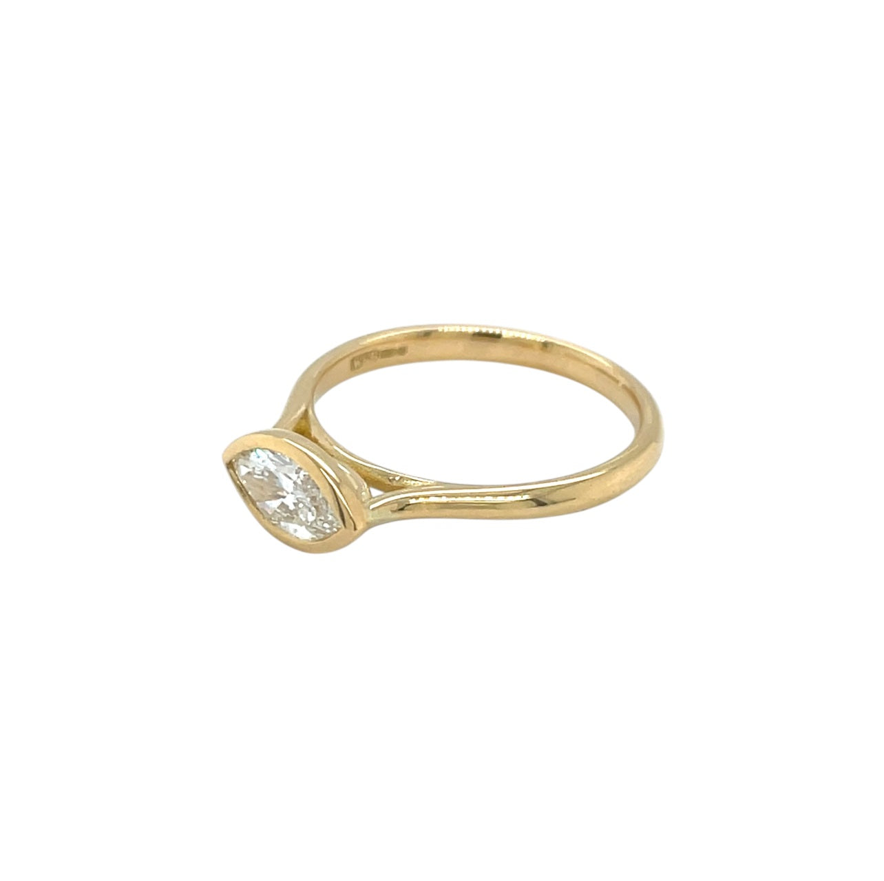 18ct Yellow Gold Marquise Cut Diamond Ring (N)