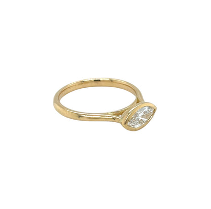18ct Yellow Gold Marquise Cut Diamond Ring (N)