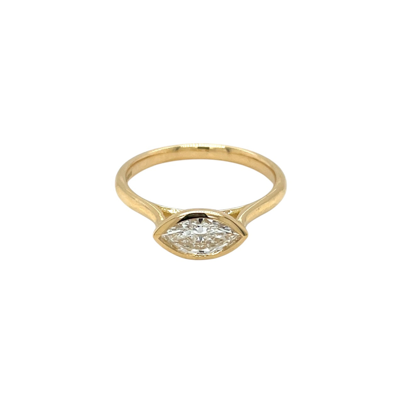 18ct Yellow Gold Marquise Cut Diamond Ring (N)