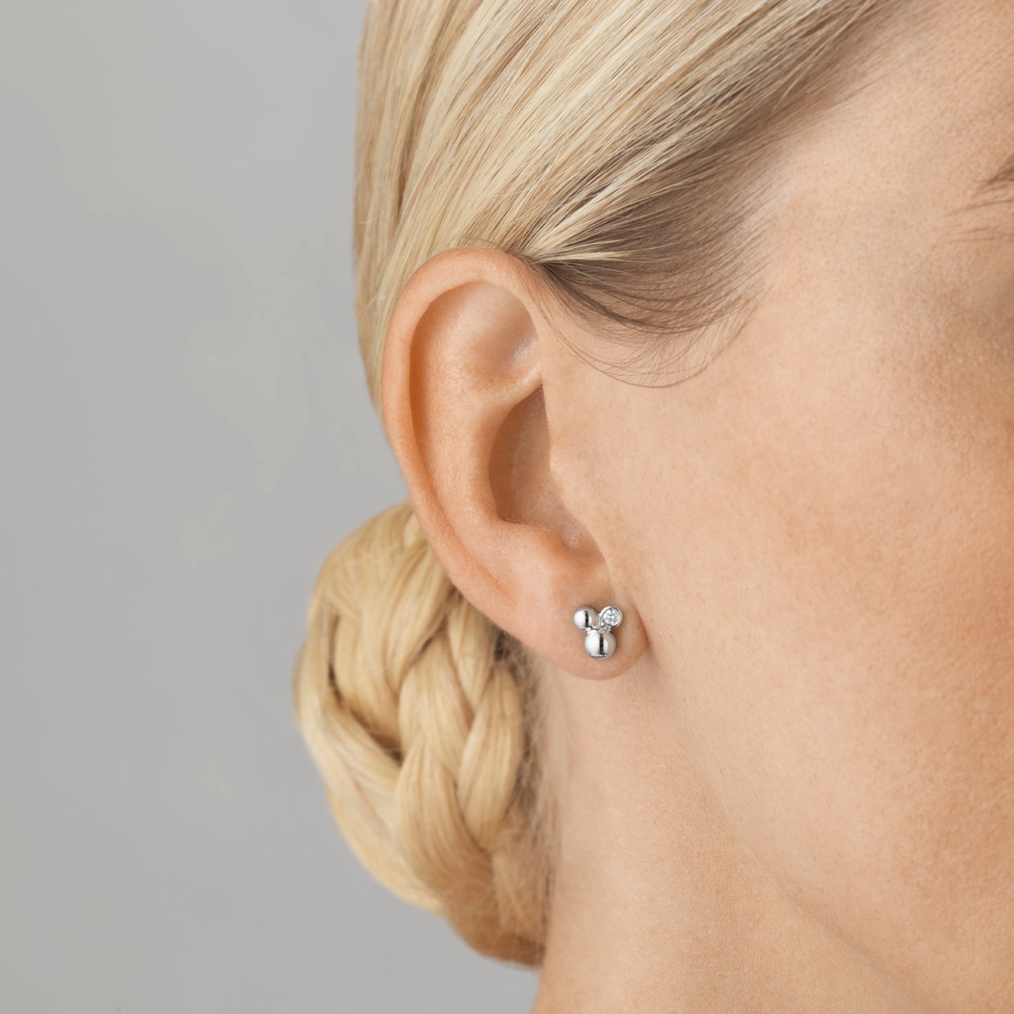 Silver Moonlight Grape Earstuds With Diamond